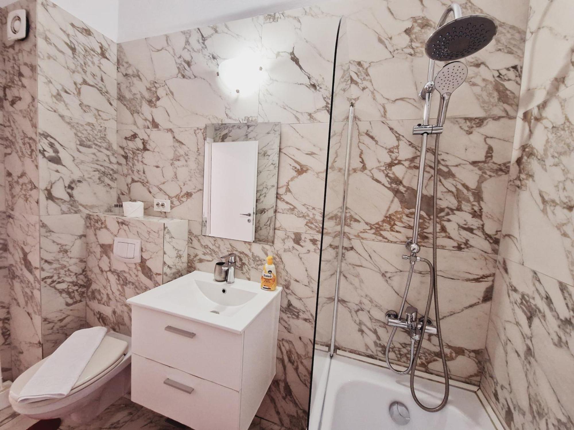 Ultracentral 5* Boutique Hotel Style Apartment. Brand New. 2 Rooms. Spacious. Free Parking Cluj-Napoca Luaran gambar